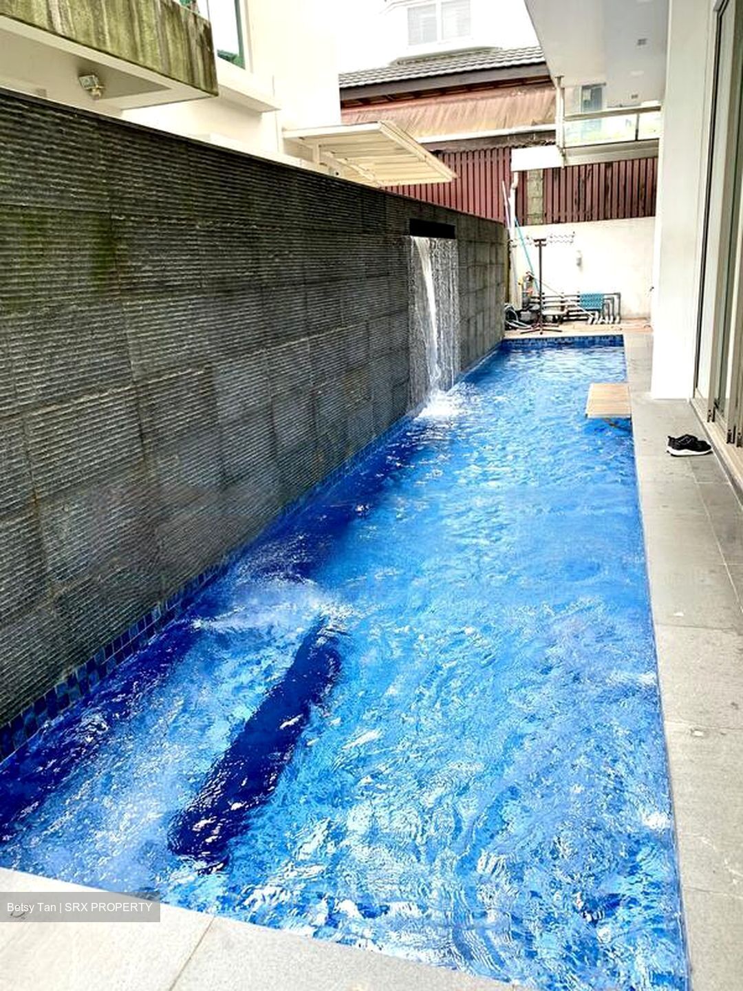 Holland Grove Road (D10), Semi-Detached #486300671